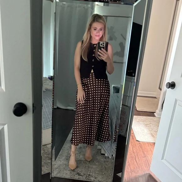 Old Money Solid Brown Sleeveless Button Down Top with Gold Buttons - Picture 4 of 8